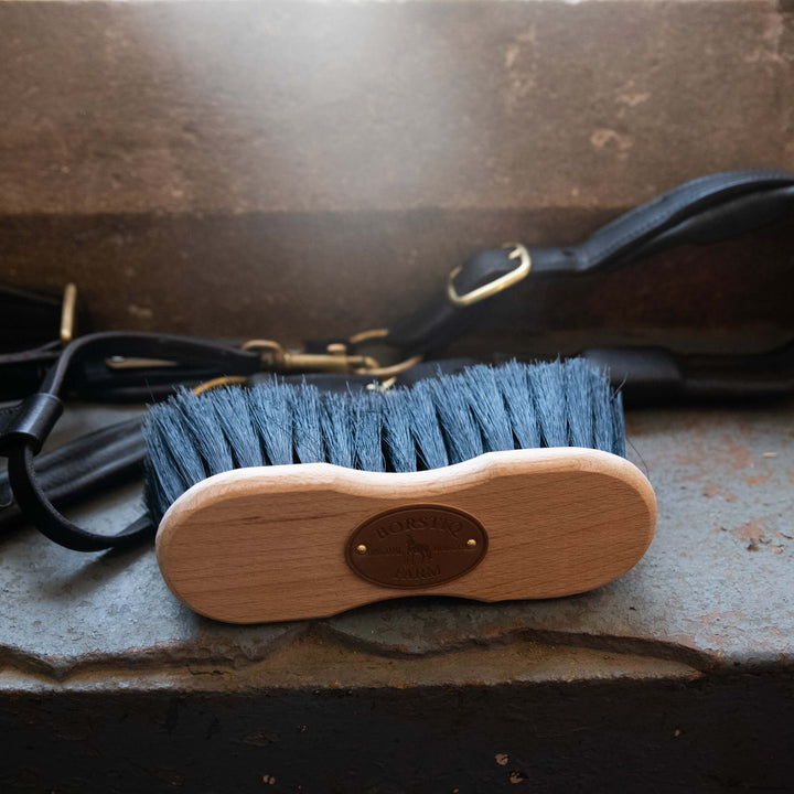 Brosse pour cheval douce en forme de Borstiq