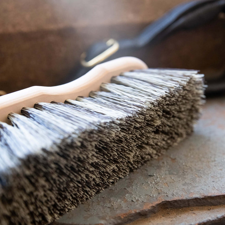 Brosse pour cheval moyenne en forme de Borstiq